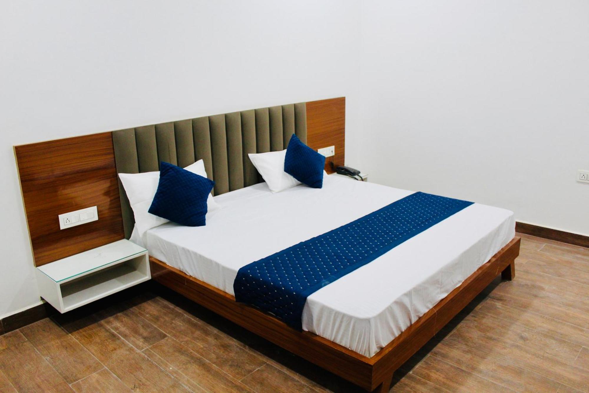 The Loya Hotel Muktsar Buitenkant foto