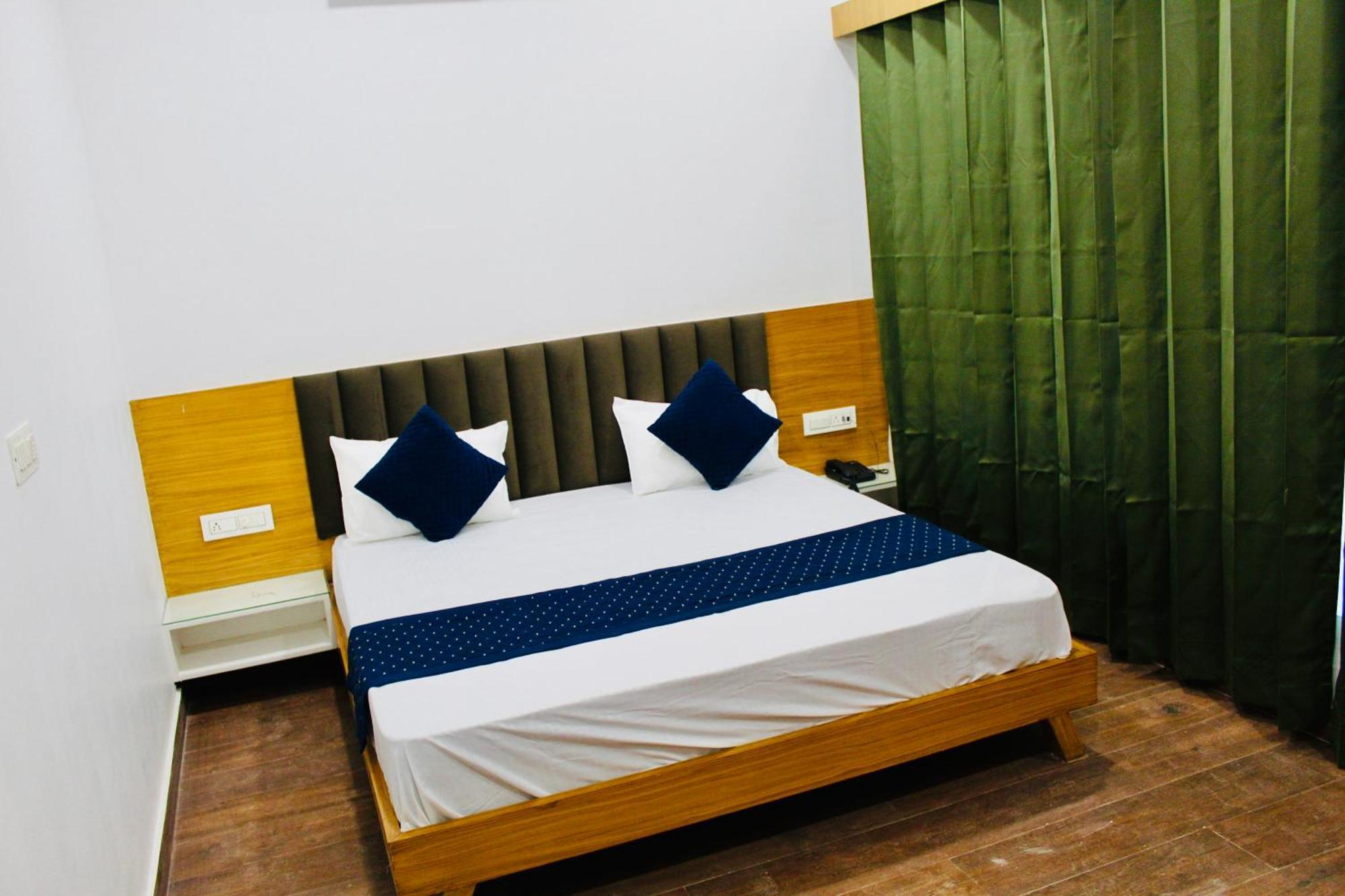 The Loya Hotel Muktsar Buitenkant foto