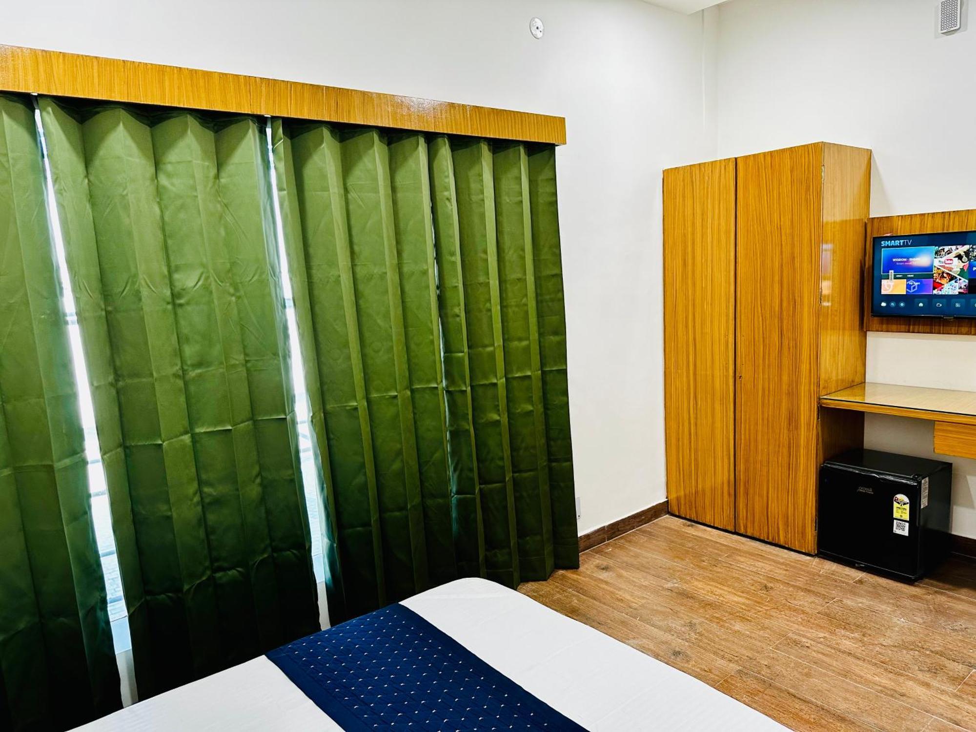 The Loya Hotel Muktsar Buitenkant foto