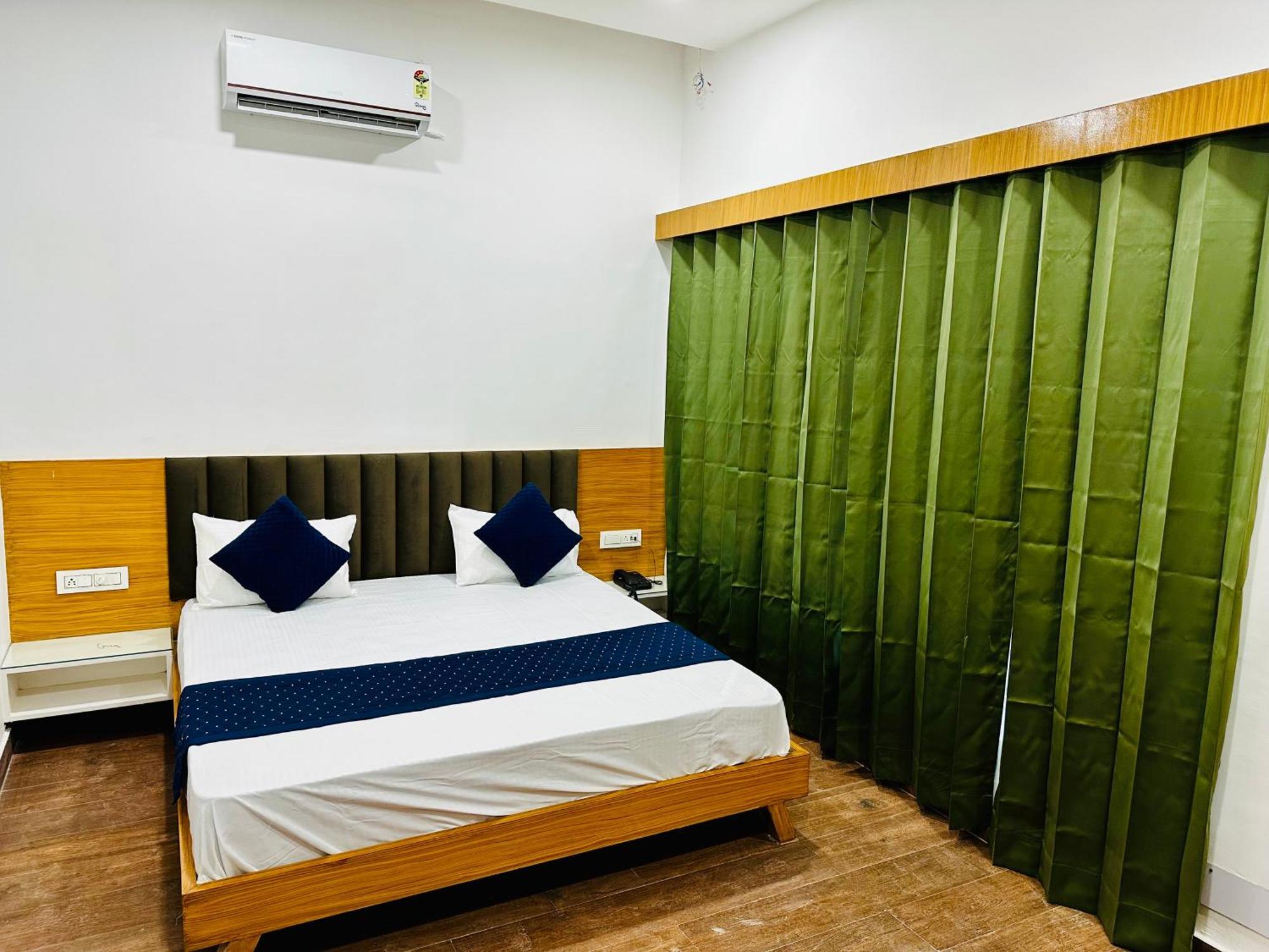The Loya Hotel Muktsar Buitenkant foto