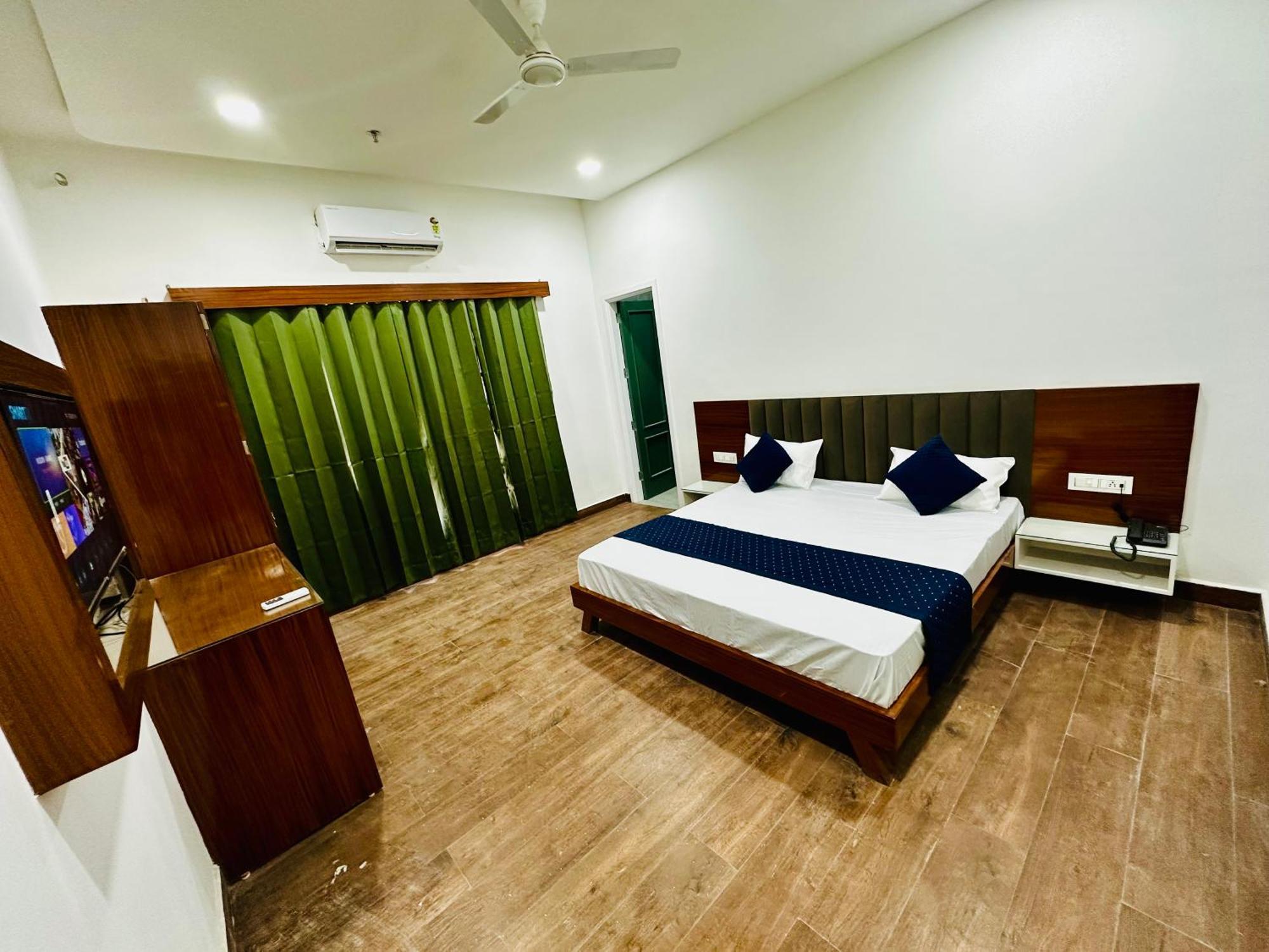 The Loya Hotel Muktsar Buitenkant foto