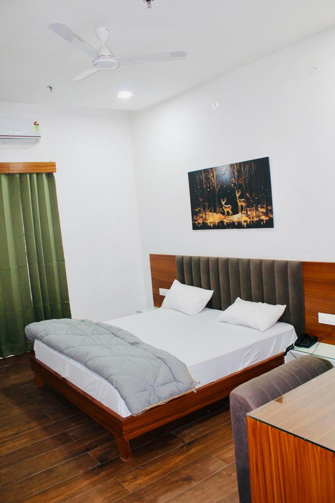 The Loya Hotel Muktsar Buitenkant foto